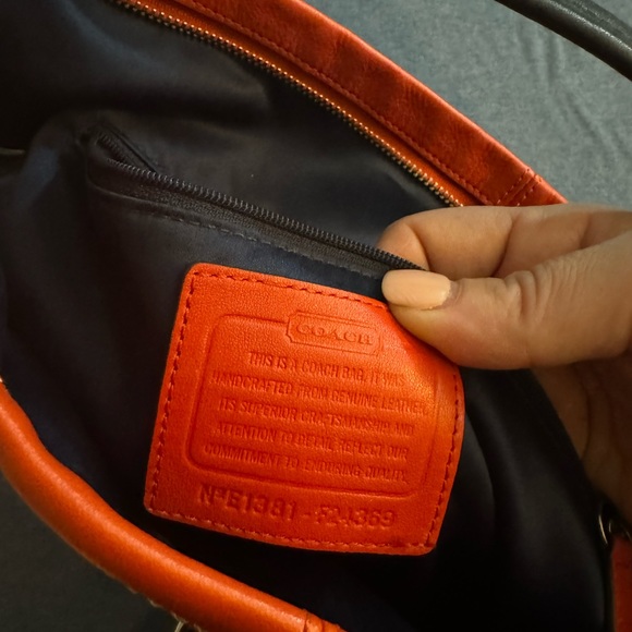 Authentic COACH soft leather handbag - Picture 3 of 7